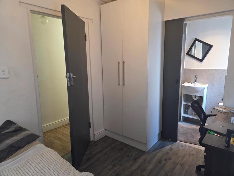 To Let 5 Bedroom Property for Rent in Woodstock Western Cape